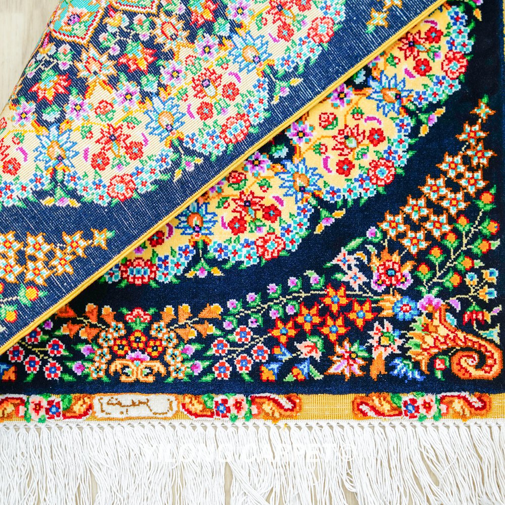 Persian Rug Medallion Design Oriental Hand Knotted Silk Rug 1.5x2ft - Image 9