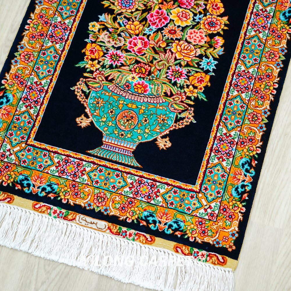 Persian Rug Floral Pattern Oriental Hand Knotted Silk Rug 1.5x2ft - Image 5