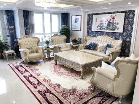 Large living room with a correctly sized area rug under the full seating group