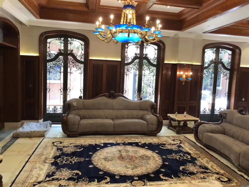 An oversized traditional rug filling the seating area of a spacious living room