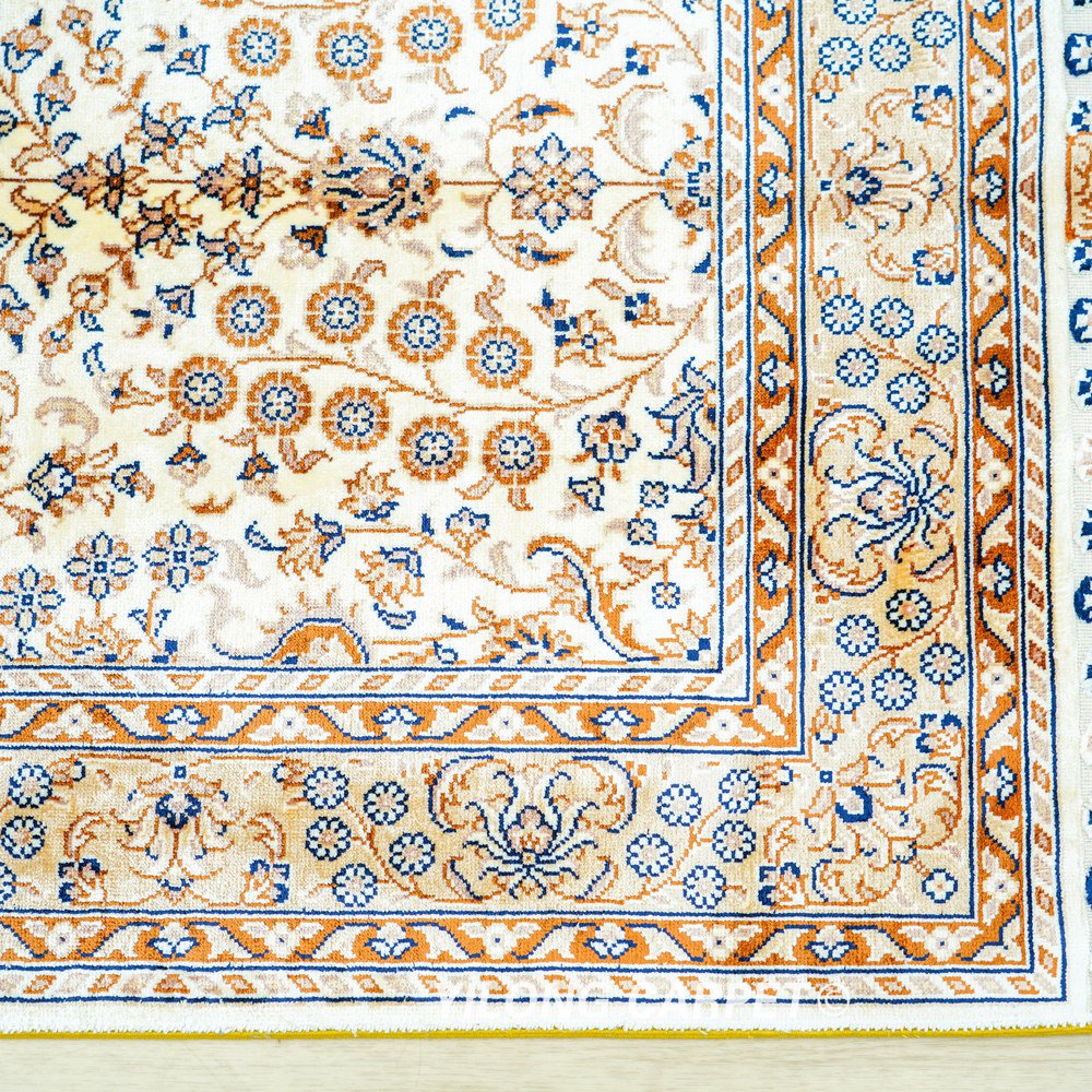 Ivory Floral Pattern Hand-Knotted Silk Rug 2x3 - Image 7